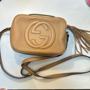 Gucci interlocking G cross body in tan. Pristine condition—all cards included